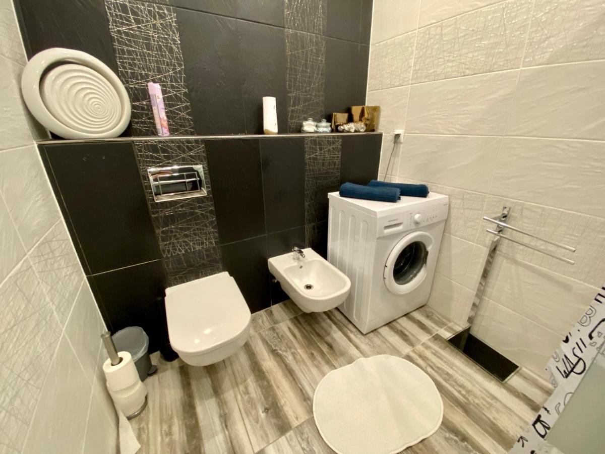Kings Main Square Apartment Poprad Buitenkant foto