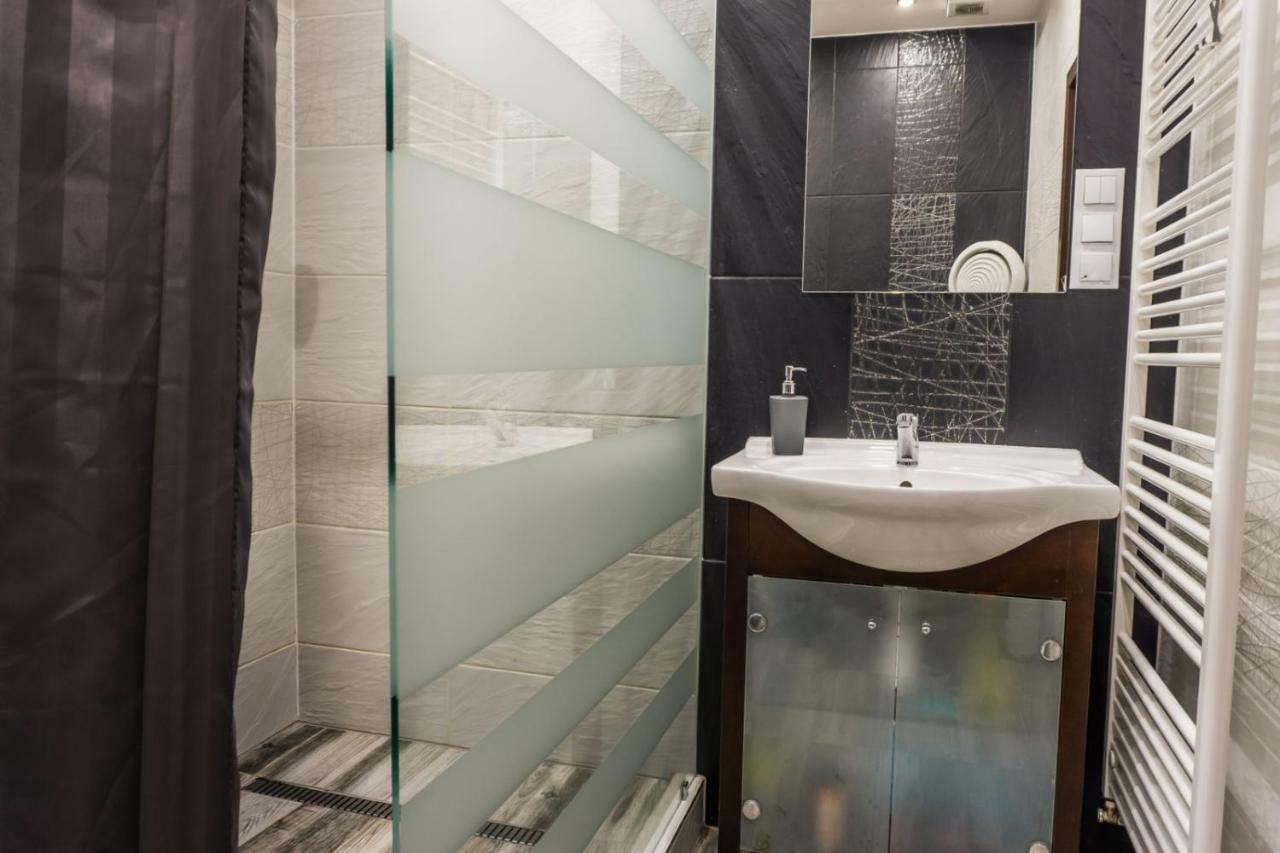Kings Main Square Apartment Poprad Buitenkant foto